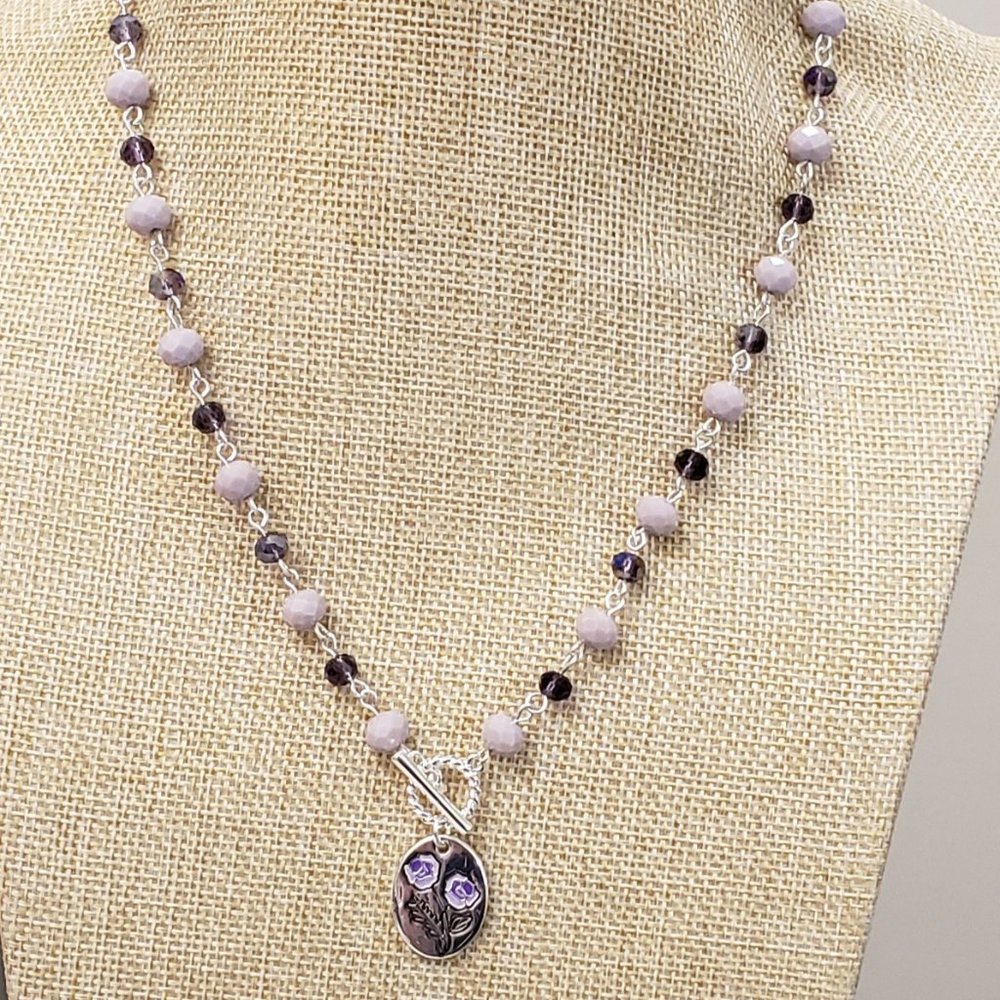 Purple beaded, silver tone toggle flower pendant fashion necklace, NWOT